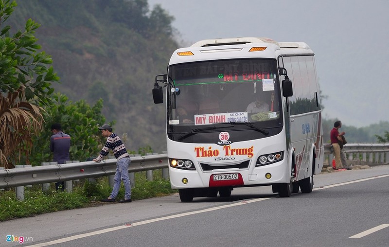 Anh: Nha xe ne camera bat khach tren cao toc Noi Bai-Hinh-4